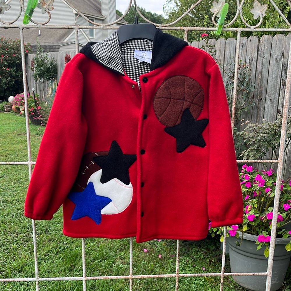 Boogie baby in jacket, red with sports balls